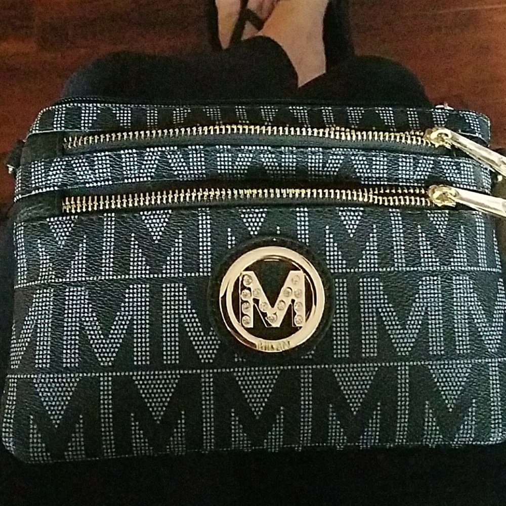 Mia K Farrow wristlet black and white